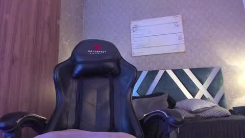 Snapshot of andreww_whitee chatting on December 2024 01:32:01 AM AndreW White online show from December 2024 01:32:01 AM