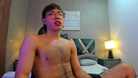 Snapshot of andreww_whitee chatting on December 2024 11:06:02 PM AndreW White online show from December 2024 11:06:02 PM