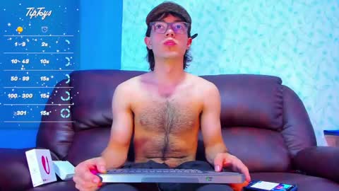 Snapshot of andreww_whitee chatting on February 2025 08:27:02 PM AndreW White online show from February 2025 08:27:02 PM