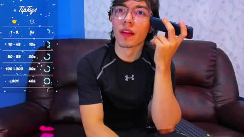 Snapshot of andreww_whitee chatting on March 2025 03:39:01 PM AndreW White online show from March 2025 03:39:01 PM