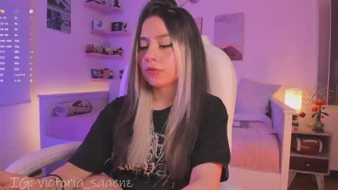 Snapshot of andromeedaa_ chatting on May 2026 04:11:01 PM Victoria Senz online show from May 2026 04:11:01 PM