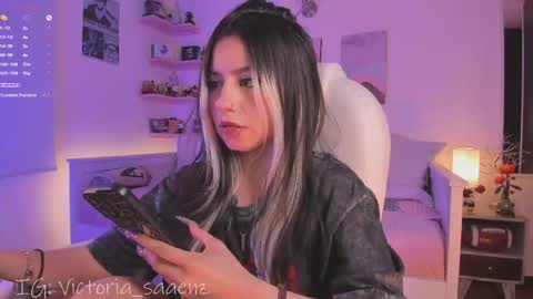 Snapshot of andromeedaa_ chatting on May 2026 03:50:02 PM Victoria Senz online show from May 2026 03:50:02 PM