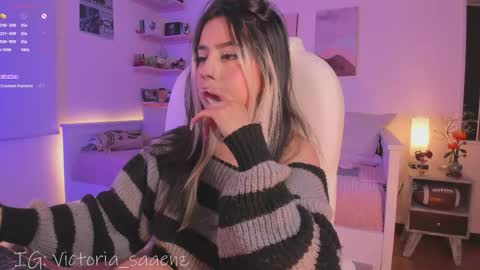 Snapshot of andromeedaa_ chatting on May 2026 03:08:02 PM Victoria Senz online show from May 2026 03:08:02 PM