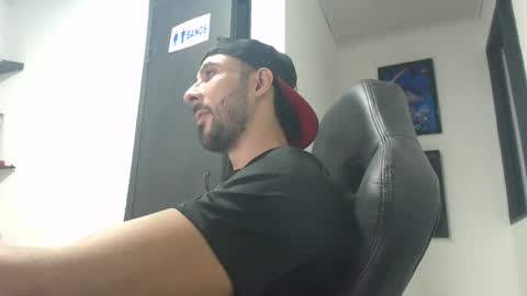 Snapshot of andruwang chatting on December 2024 03:52:02 AM Andru online show from December 2024 03:52:02 AM