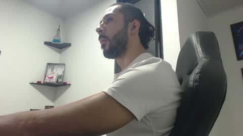 Snapshot of andruwang chatting on December 2024 05:07:02 AM Andru online show from December 2024 05:07:02 AM