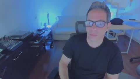 Andrew online show from November 2025 08:36:02 AM