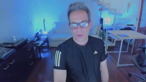 Andrew online show from November 2025 09:36:02 PM