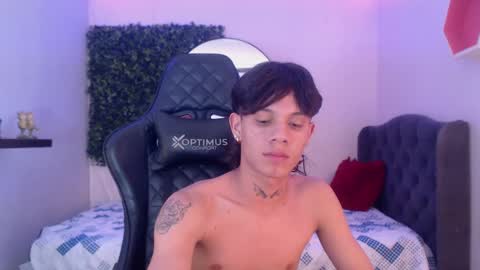 andy_dan1 online show from March 2025 08:10:02 PM