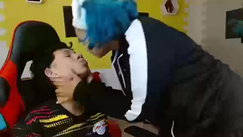 andy_dan1 online show from October 2025 02:50:01 PM