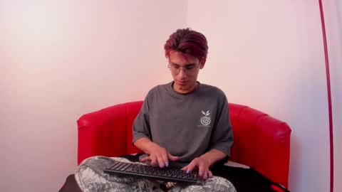 andy_dluxe online show from May 2026 12:00:01 PM