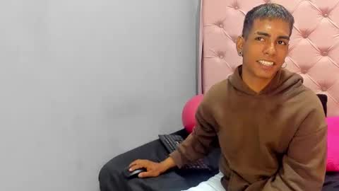 andyclouds21 online show from October 2025 03:44:02 PM