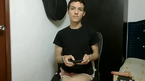 Snapshot of andytwi chatting on April 2026 03:02:01 AM Andy online show from April 2026 03:02:01 AM