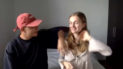 Snapshot of andyzuzka chatting on February 2026 06:55:02 PM andyzuzka online show from February 2026 06:55:02 PM