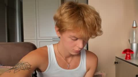 Snapshot of angel_andreww chatting on June 2026 09:01:02 AM angel_andreww online show from June 2026 09:01:02 AM