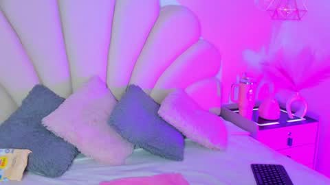 Snapshot of angel_bloom1 chatting on August 2026 06:10:01 PM Angel online show from August 2026 06:10:01 PM
