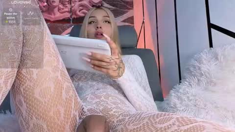 Snapshot of angel_dragun chatting on June 2026 06:52:02 AM Angel-dragun online show from June 2026 06:52:02 AM