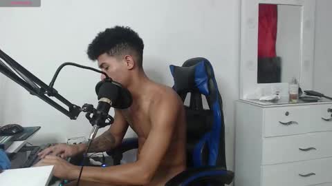 Snapshot of angel_latinguy chatting on October 2025 07:36:02 PM Angel online show from October 2025 07:36:02 PM