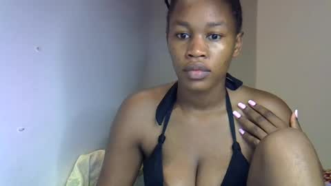 Snapshot of angel_mia5 chatting on June 2026 01:40:02 AM angel_mia5 online show from June 2026 01:40:02 AM