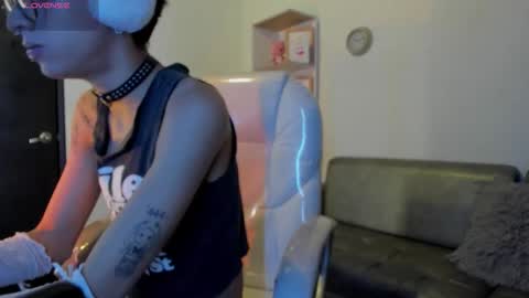 Snapshot of angel_of_lust_ chatting on November 2025 04:11:02 AM Angel online show from November 2025 04:11:02 AM