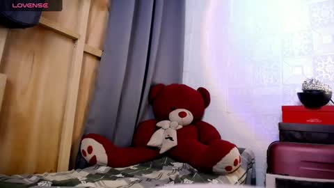 Snapshot of angel_sapphire chatting on February 2025 09:57:01 PM Angel Sapphire online show from February 2025 09:57:01 PM