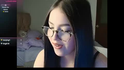 Snapshot of angel_sweet_v chatting on March 2026 01:33:02 AM Sweet Angel online show from March 2026 01:33:02 AM