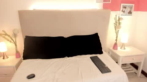 angel_velvet_ online show from September 2025 01:01:01 PM