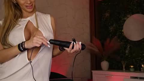 Anysia online show from December 2025 05:38:02 AM