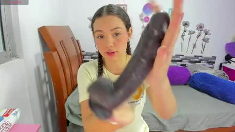 Snapshot of angela_hank2_ chatting on May 2026 12:17:02 AM ANGELA online show from May 2026 12:17:02 AM