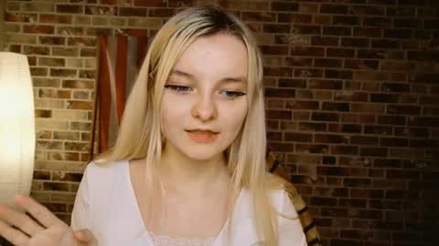 Snapshot of angelabunny_ chatting on May 2026 09:13:02 AM angelabunny_ online show from May 2026 09:13:02 AM