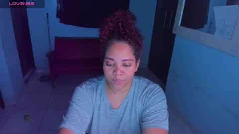 Angela online show from November 2025 06:51:02 PM