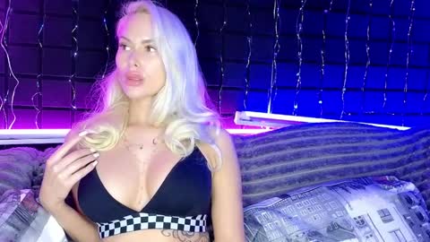 Snapshot of angelalacherry chatting on April 2026 08:42:01 AM AngelaLaCherry online show from April 2026 08:42:01 AM