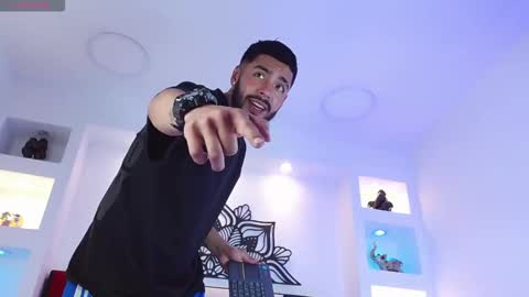 Angel online show from December 2025 04:19:01 AM