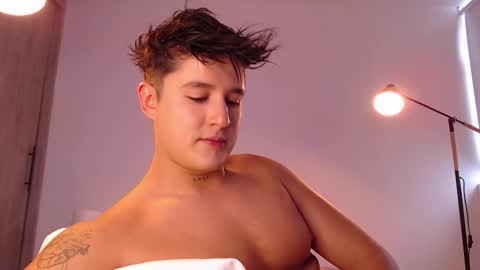 Angel online show from November 2025 06:53:02 PM