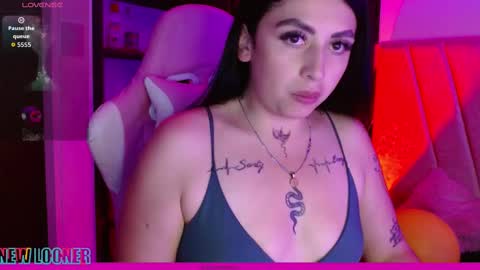 Snapshot of angeldamons chatting on October 2025 02:43:02 AM AngelDamonss online show from October 2025 02:43:02 AM