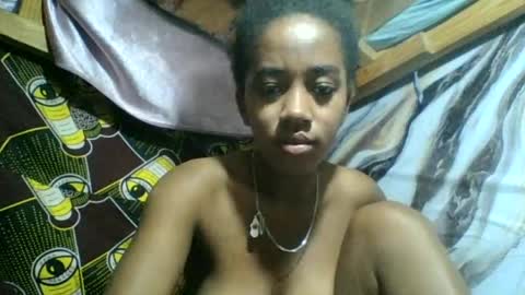 Snapshot of angelettee chatting on June 2026 04:03:01 AM Angelettee online show from June 2026 04:03:01 AM