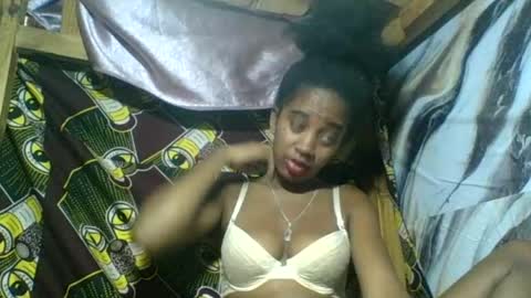 Snapshot of angelettee chatting on June 2026 04:59:02 AM Angelettee online show from June 2026 04:59:02 AM