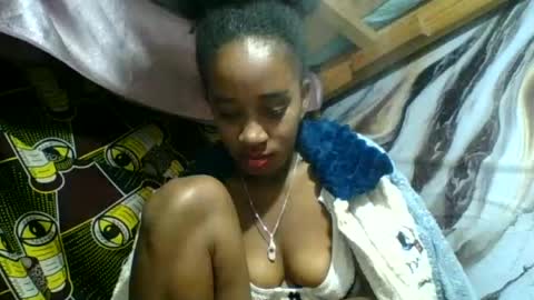 Snapshot of angelettee chatting on June 2026 07:02:01 AM Angelettee online show from June 2026 07:02:01 AM