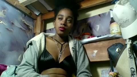 Snapshot of angelettee chatting on July 2026 07:32:02 AM Angelettee online show from July 2026 07:32:02 AM