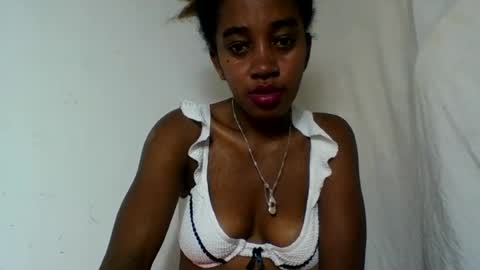 Snapshot of angelettee chatting on July 2026 07:35:01 AM Angelettee online show from July 2026 07:35:01 AM