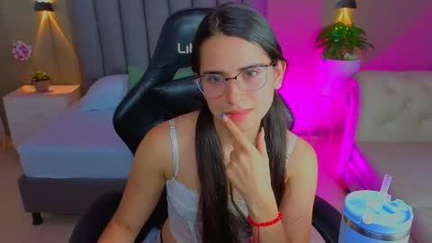 Snapshot of angelica_dymond chatting on May 2026 08:15:01 PM A N G E L I C A online show from May 2026 08:15:01 PM
