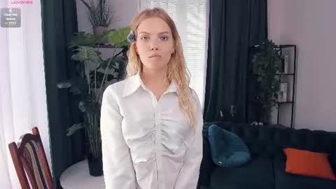 Snapshot of angelinahass chatting on July 2026 09:03:01 AM Alice WOW online show from July 2026 09:03:01 AM