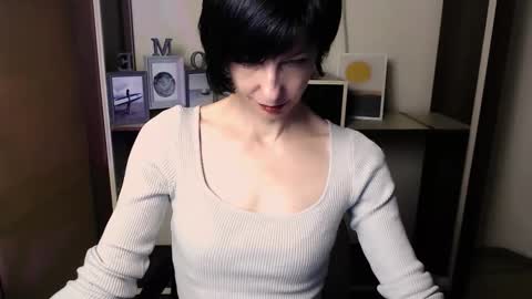 Angelina online show from December 2025 07:48:02 AM