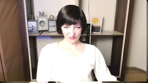Snapshot of angelinalov_ chatting on June 2026 07:02:02 AM Angelina online show from June 2026 07:02:02 AM