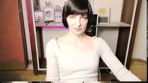 Snapshot of angelinalov_ chatting on June 2026 09:00:01 AM Angelina online show from June 2026 09:00:01 AM
