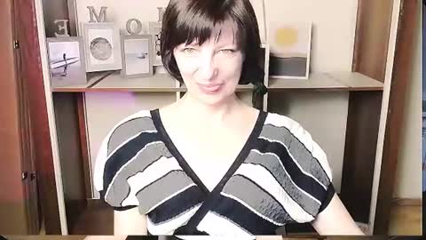 Snapshot of angelinalov_ chatting on June 2026 10:40:01 AM Angelina online show from June 2026 10:40:01 AM