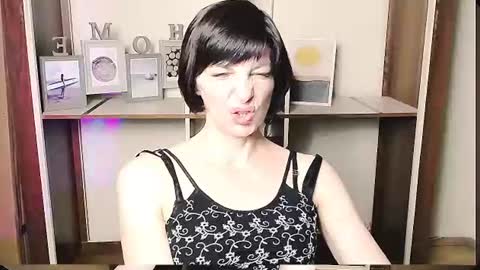 Snapshot of angelinalov_ chatting on June 2026 12:22:01 PM Angelina online show from June 2026 12:22:01 PM