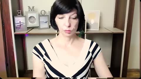 Snapshot of angelinalov_ chatting on June 2026 07:42:01 AM Angelina online show from June 2026 07:42:01 AM