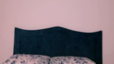 Angelinhaa  online show from November 2025 01:00:02 AM