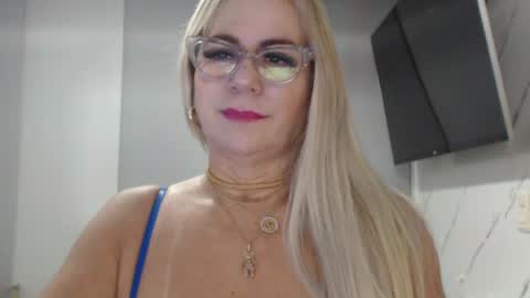 Snapshot of angelinna_12 chatting on July 2026 04:31:01 AM angelinna_12 online show from July 2026 04:31:01 AM
