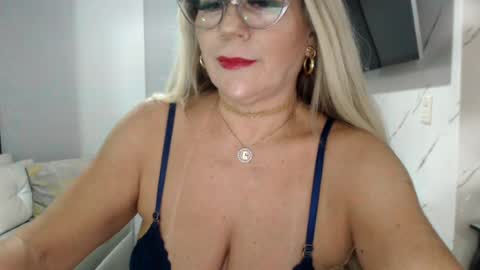 Snapshot of angelinna_12 chatting on August 2026 04:04:02 AM angelinna_12 online show from August 2026 04:04:02 AM